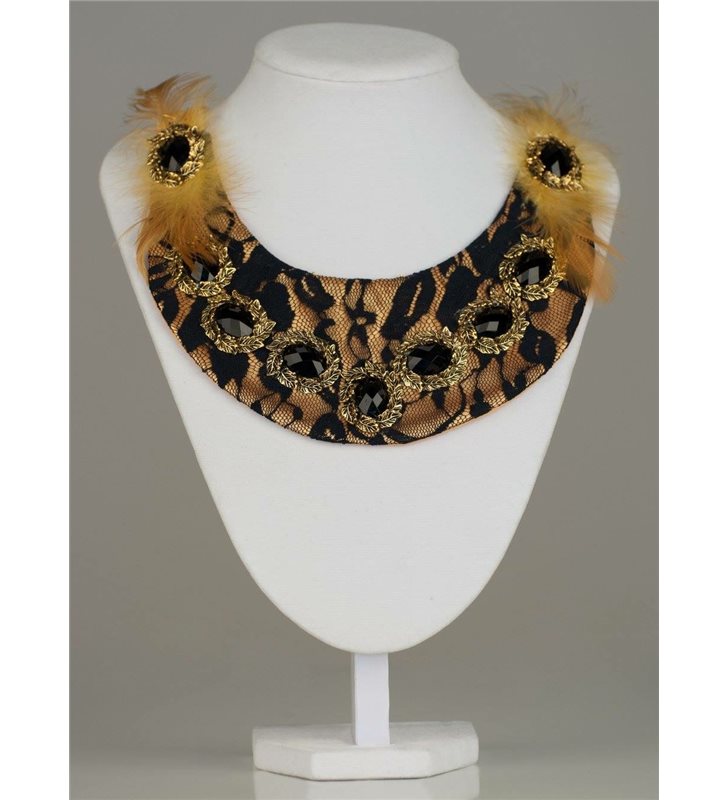 Necklace with lace